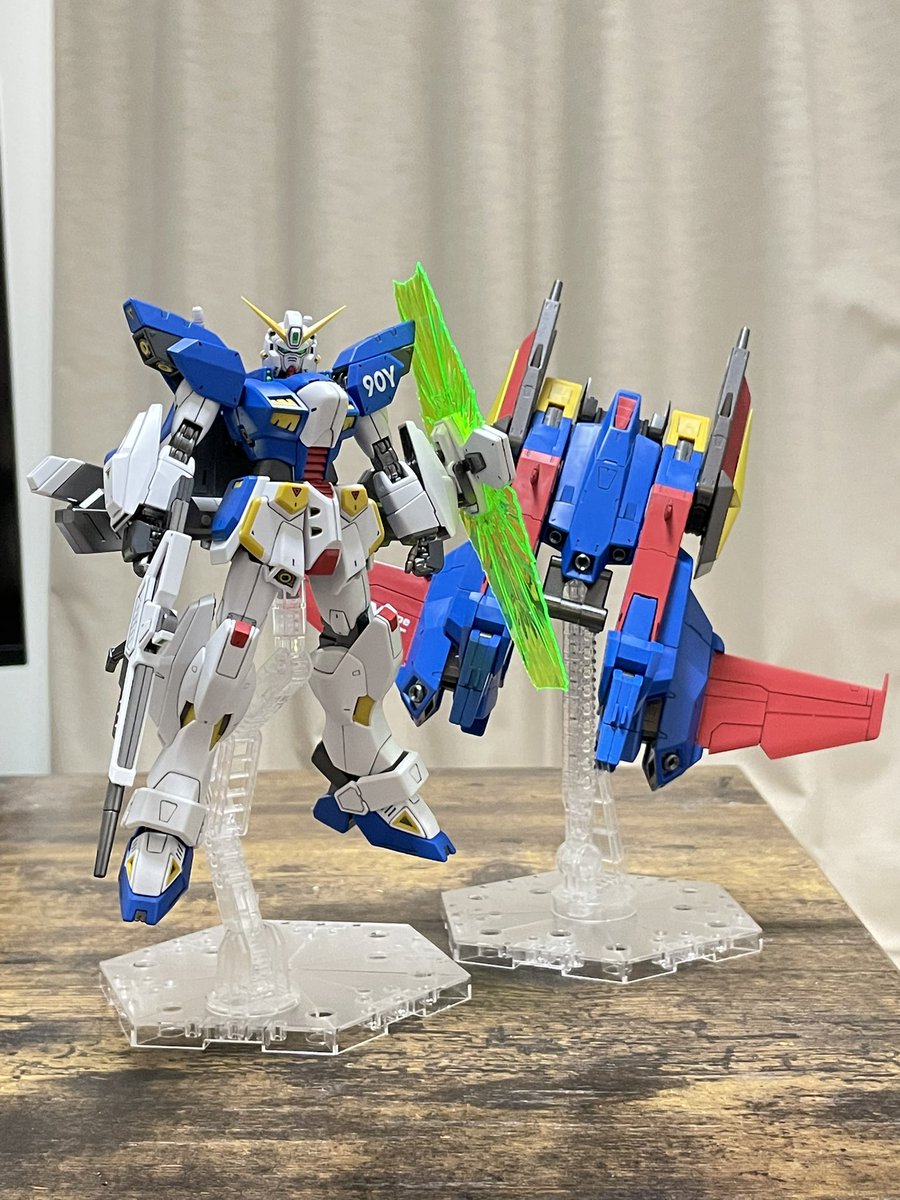 hiro_ro2022's tweet photo. MGF90IIIYクラスターガンダム+ミッションパックX完成しました〜！

塗装した箇所はグレーのパーツをメタリックにし、黄色のパーツは一部ゴールドに、シールでの再現だった手足の▽部分です！

あとは成形色のままです✨

＃ガンプラ
＃MGクラスターガンダム https://t.co/uaBScyAhmU