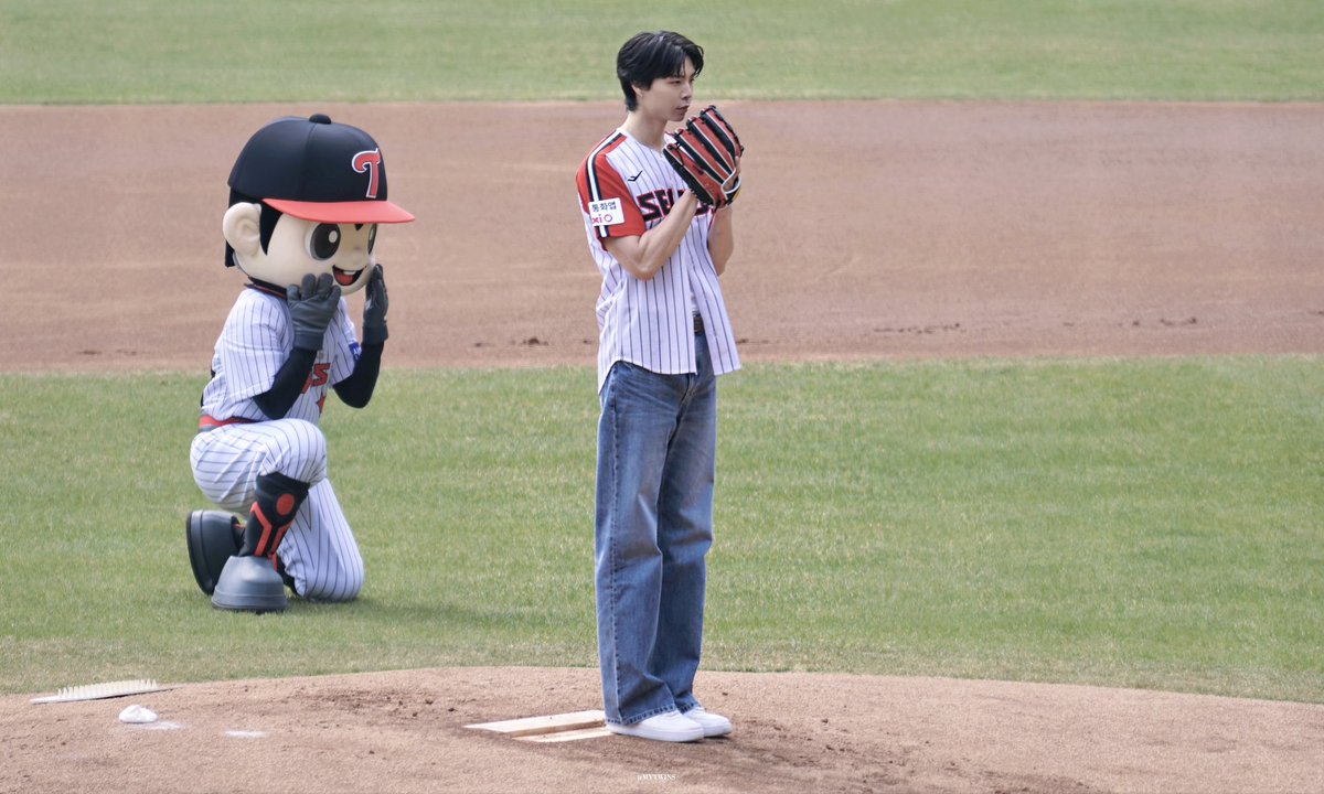 my_twins tweet media