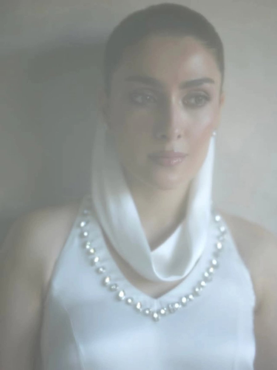 Pakistan ki chiryanka… trying hard to show off and fit in