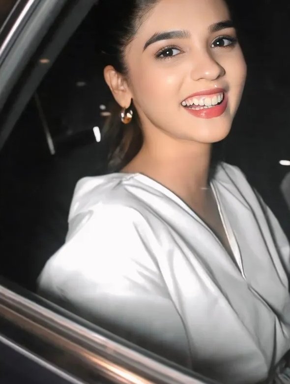 That smile??? Illegal levels of pretty 😭✨
Pranali Rathod just glowing effortlessly 💫
|  #PranaliRathod   |