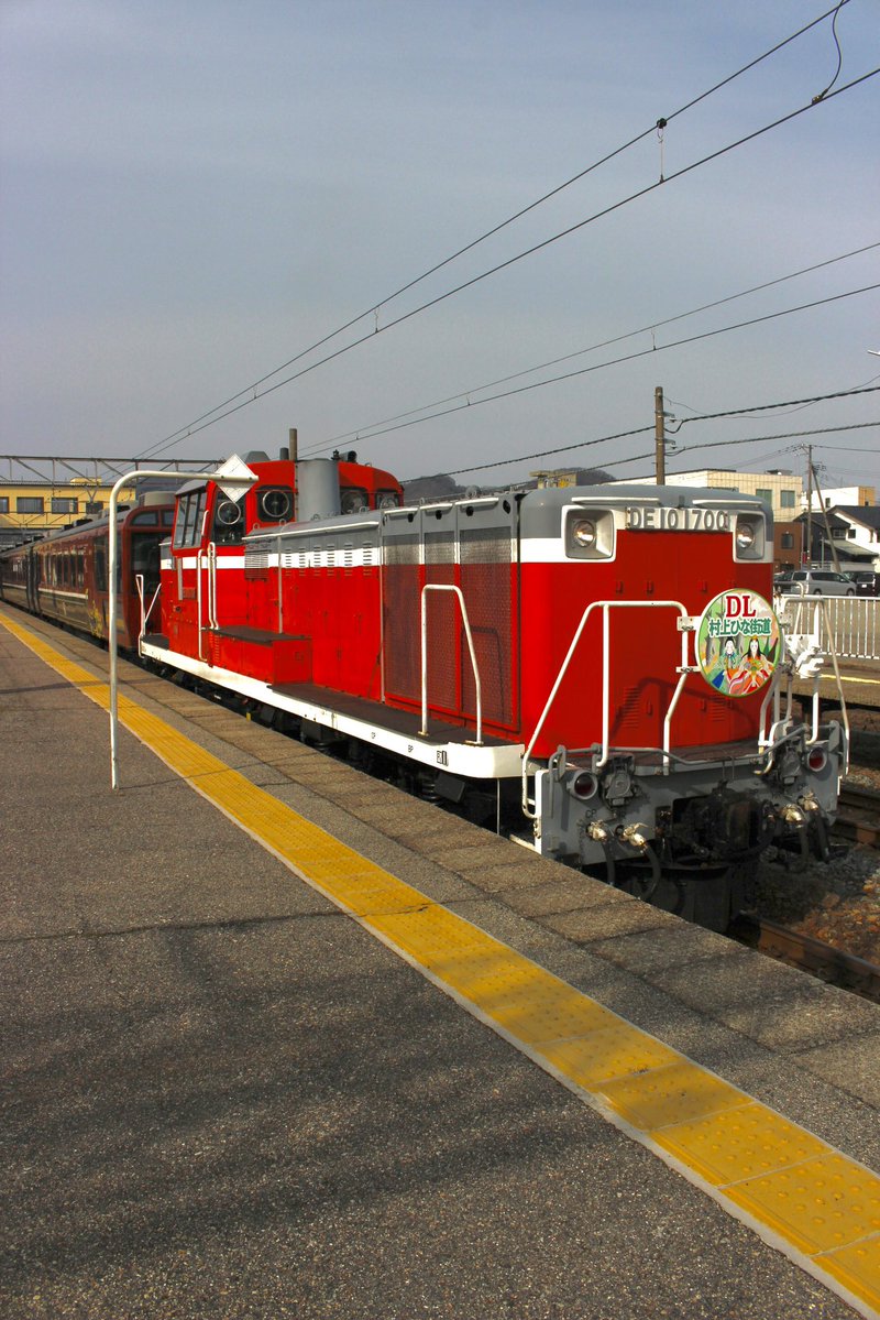 馬の被り物被って鉄道旅 tweet media