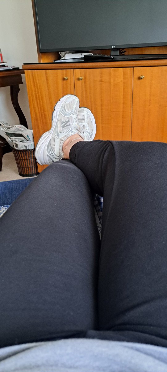 Monicalefede's tweet photo. La poltrona di "beato chi so fa er sofà" svolge egregiamente il suo lavoro.
Addio😴
#ninne https://t.co/Yek5iR3bap