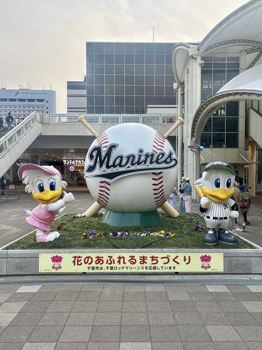 1年ぶりのなのユニヴァース🏇

予選は全体40チーム中3位で好発進も決勝Tであつきさん達に負けてしまい結果はベスト16。関東での大会の上位の壁が年々分厚くなってるのをヒシヒシと感じる…。

大会後は幕張散歩。ZOZOマリンを後にするロッテファンと西武ファンの表情は分かりやすく対照的だった⚾️