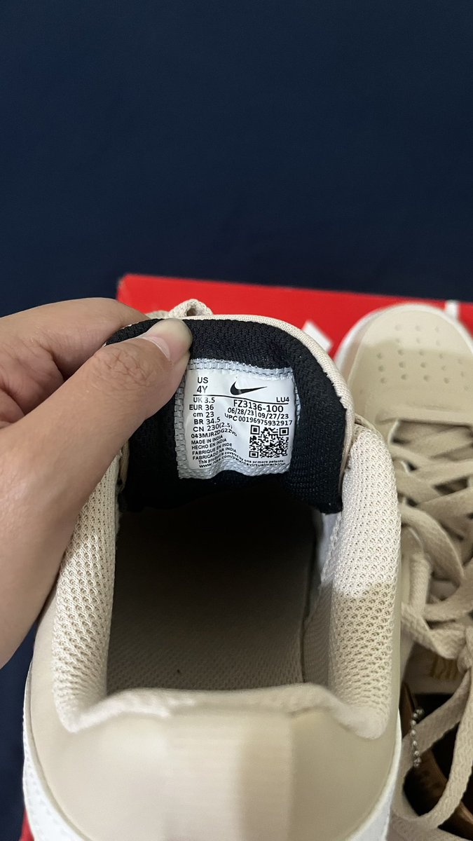 Nike Court Sand Drift / White Twine Black
Size : EUR 36/UK 3.5/23cm
Brand New with receipt
Harga  454.500 (receipt)
#wts #zonauang #sepatu