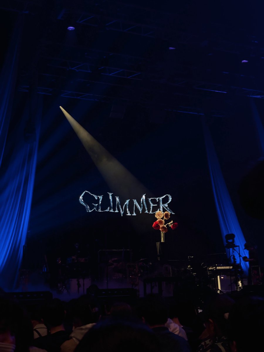 szstn's tweet photo. あーー!本気で!#須田景凪 さん #GRIMMER 東京も最高だった〜〜!!!花に風聴けたしアリーナだったし!推しの歌を2時間みっちり観て聴ける幸せに感謝、、🫰🫶🤟
しかも半年後にライブ決まったしもう本当にこんなの全然生きるしかない!
全人類が須田さんを好きになって、、これを語れる人間が欲しい https://t.co/H3gMUuq5m0