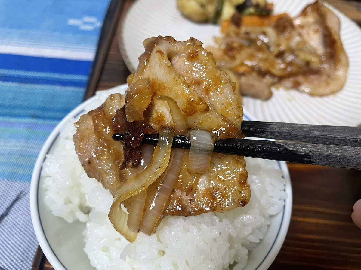 Tomo_Mrk3B01's tweet image. The main for #dinner must be high-calorie! However, I deserve to eat this dish tonight bcz I must’ve burnt more calories than the main has😋
Okay. Let’s eat and enjoy this Japanese pork ginger to my heart’s content!
#cookingathome 
#おうちごはん 
#twinglish 
#Twitter家庭料理