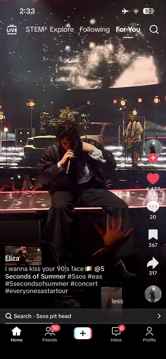 becca 🌙 tweet media