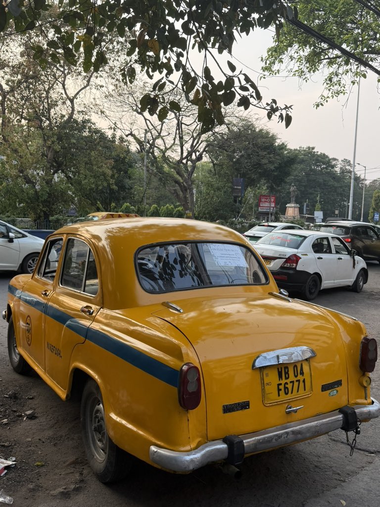 Andrew007Uk's tweet image. Spent an afternoon wondering in the area I work every day.

#StreetLife #Kolkata