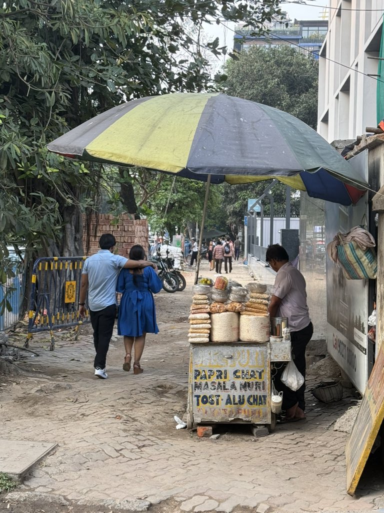 Andrew007Uk's tweet image. Spent an afternoon wondering in the area I work every day.

#StreetLife #Kolkata
