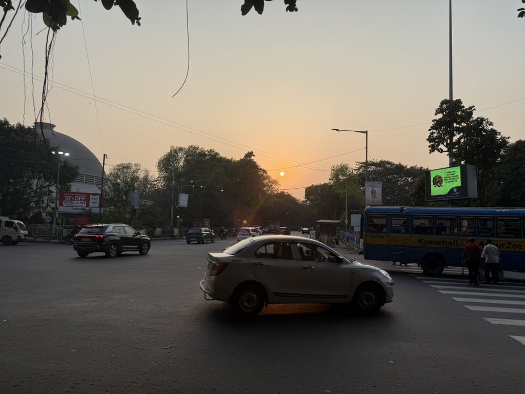 Andrew007Uk's tweet image. Spent an afternoon wondering in the area I work every day.

#StreetLife #Kolkata