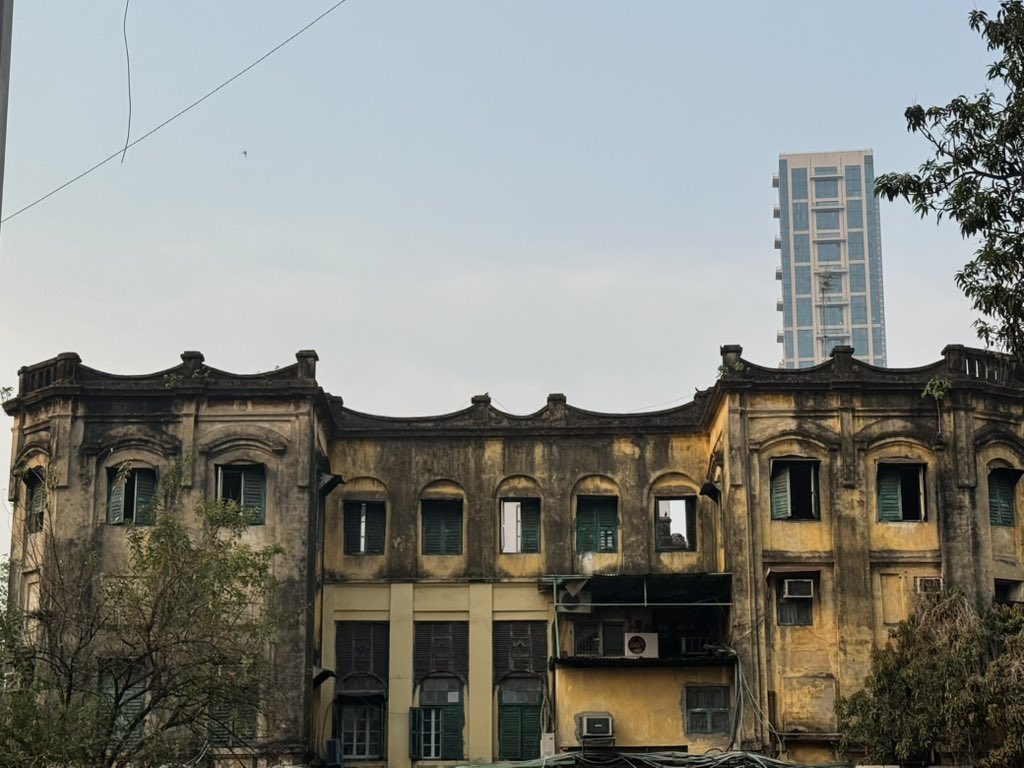 Andrew007Uk's tweet image. Spent an afternoon wondering in the area I work every day.

#StreetLife #Kolkata