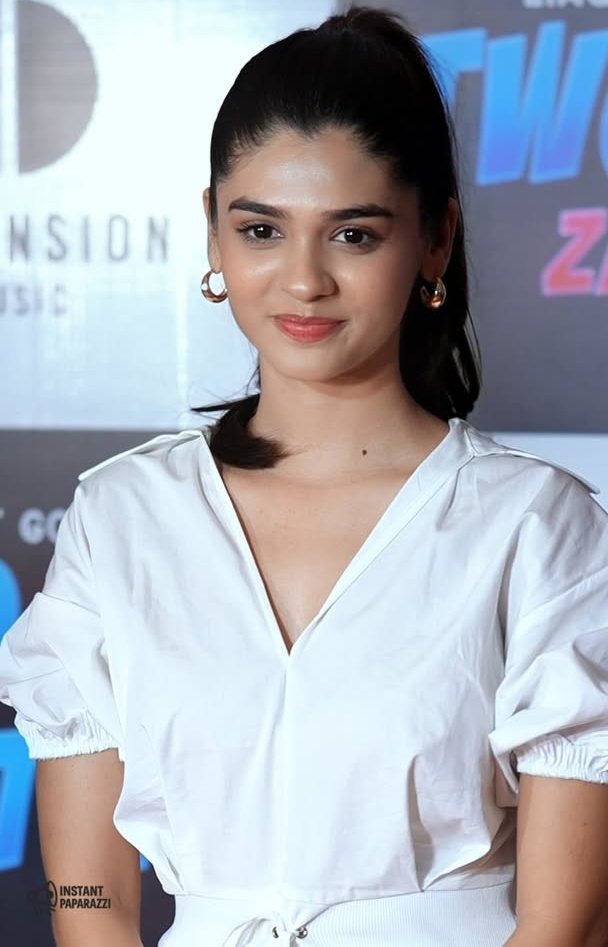 Her vibe is so peaceful yet so captivating 
Pranali Rathod has that rare charm 💕
|  #PranaliRathod  |