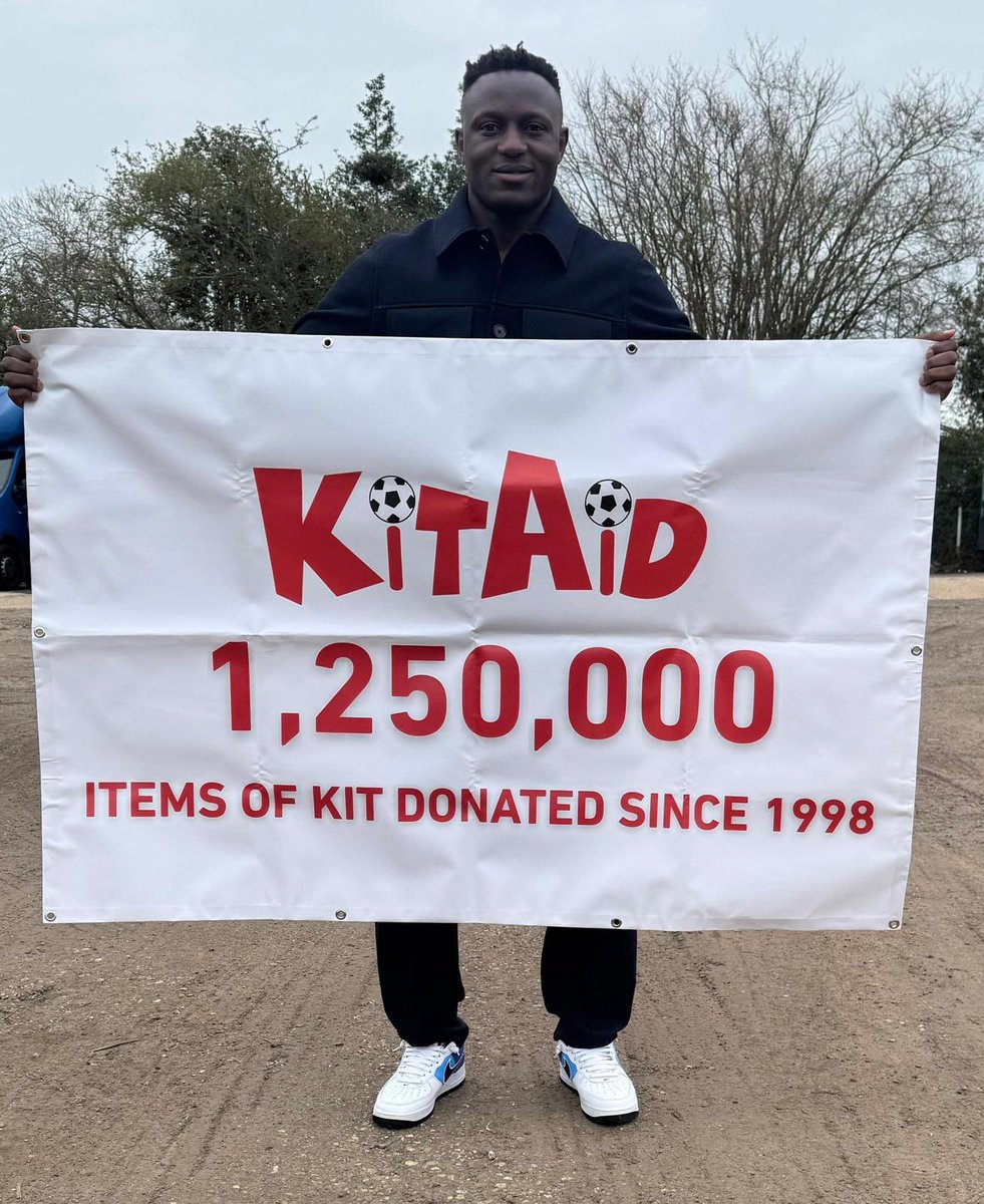 KitAid's tweet image. Great to meet @VictorWanyama and hand over 3 full kits for his Foundation in Kenya
Look forward to supporting this project on a longer term basis
#Celtic #Spurs #Southampton