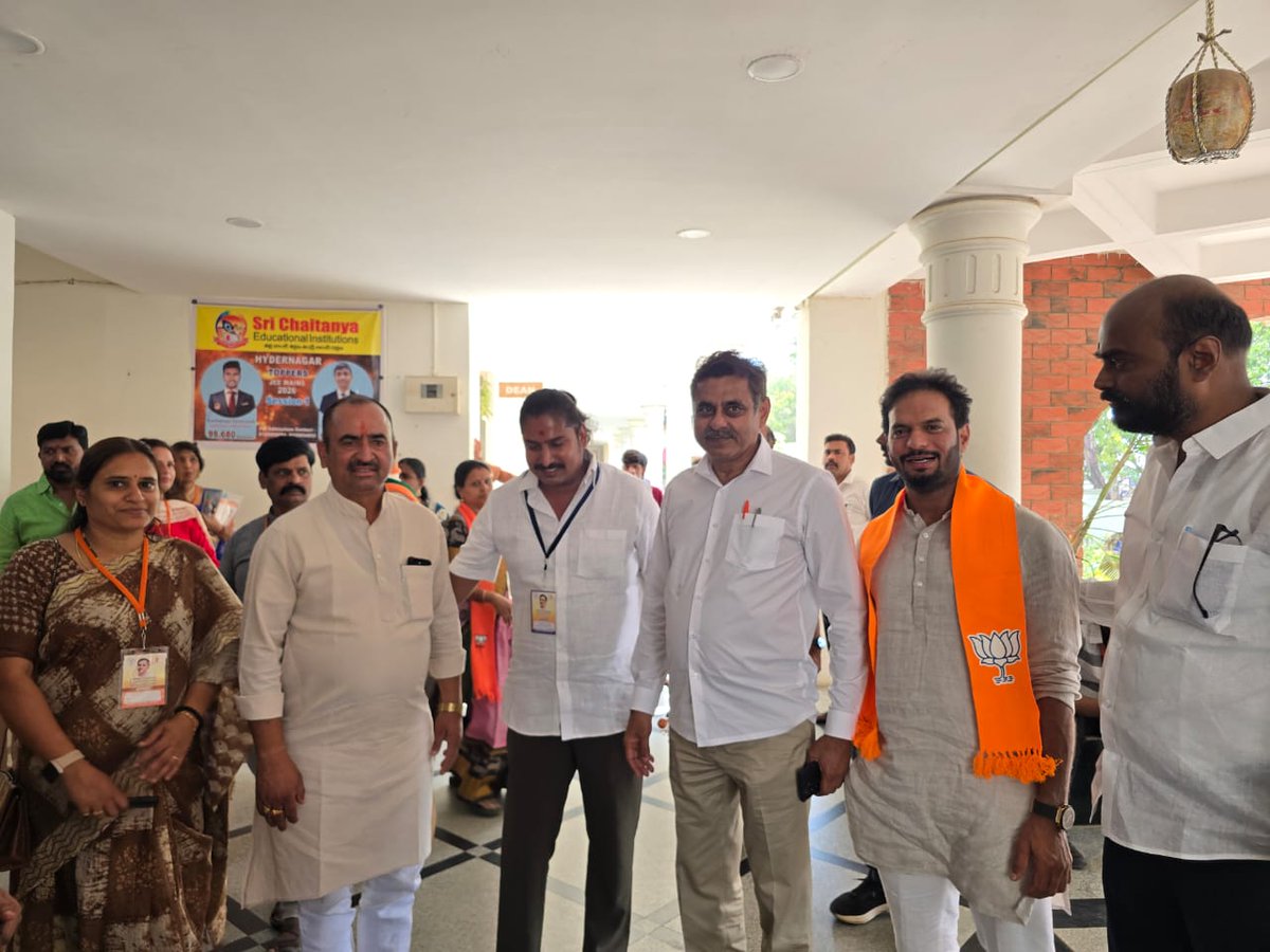 Raviyadav_bjp's tweet photo. మాతృ శ్రీ నగర్‌లో నిర్వహించిన దీన్ దయాళ్ ఉపాధ్యాయ ప్రశిక్షణా మహాభియాన్-2026 రెండవ రోజు శిబిరంలో చేవెళ్ల ఎంపీ కొండా విశ్వేశ్వర్ రెడ్డి గారితో కలిసి పాల్గొన్నారు.

#BJP #BJPTelangana #DeenDayalUpadhyaya #PrashikshanAbhiyan2026 #KondaVisweshwarReddy #ChevellaMP #ravikumaryadav https://t.co/rx9qq5jUrX