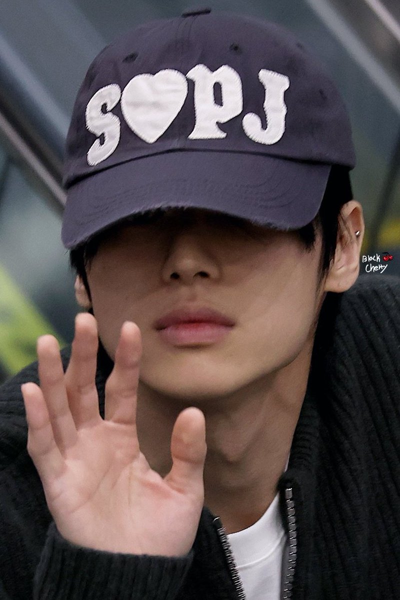 JWY safe place tweet media