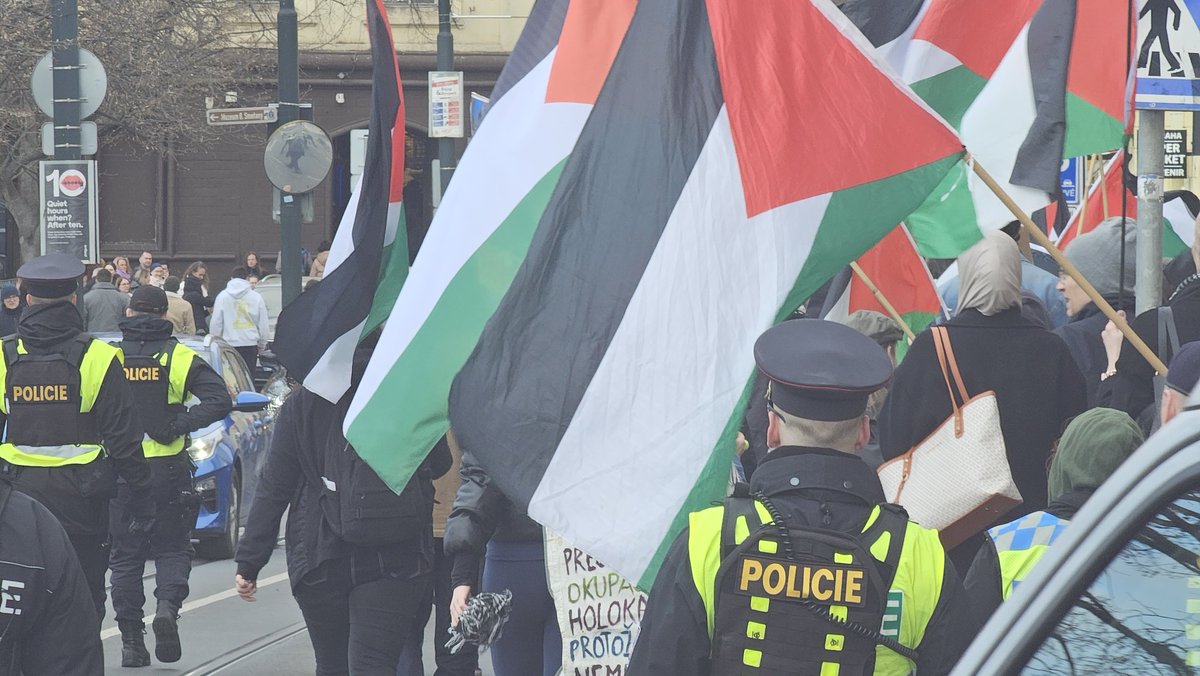 Dubový palec tweet media