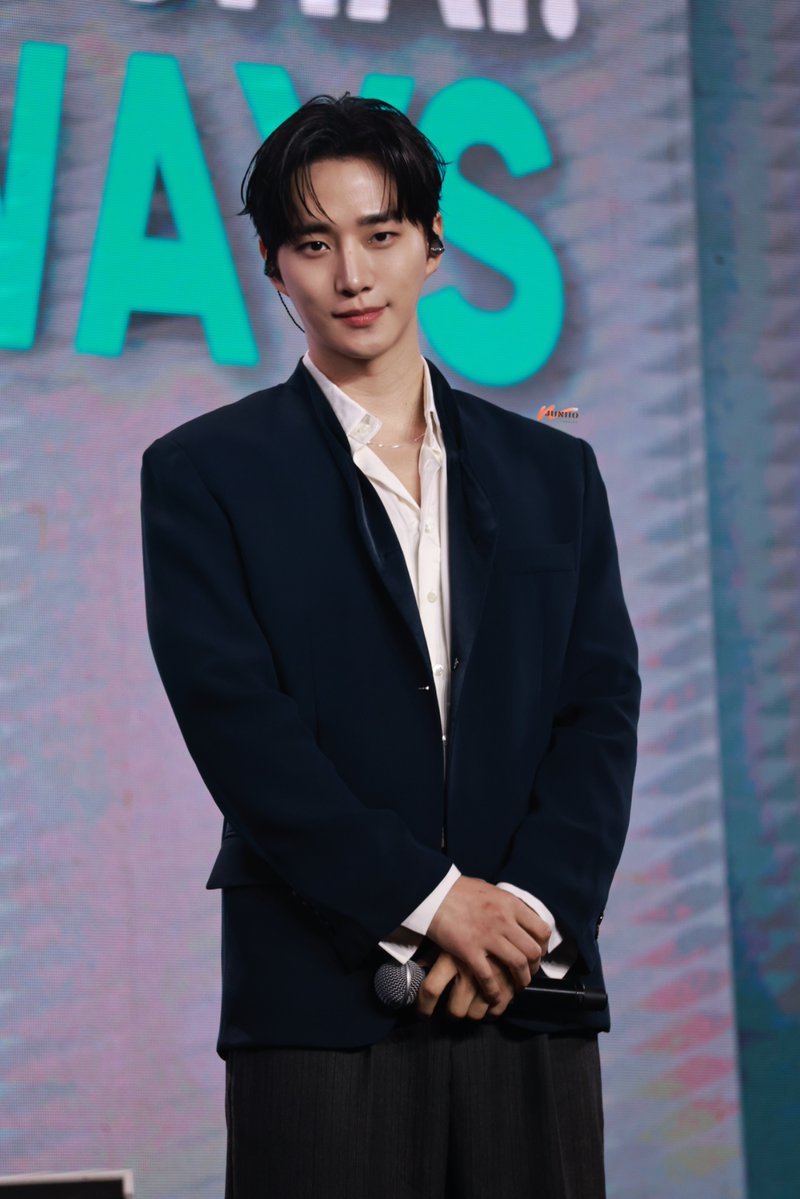 𝙒𝙞𝙩𝙝 𝙛𝙤𝙧 𝙇𝙚𝙚 𝙟𝙪𝙣𝙝𝙤(💛) tweet media