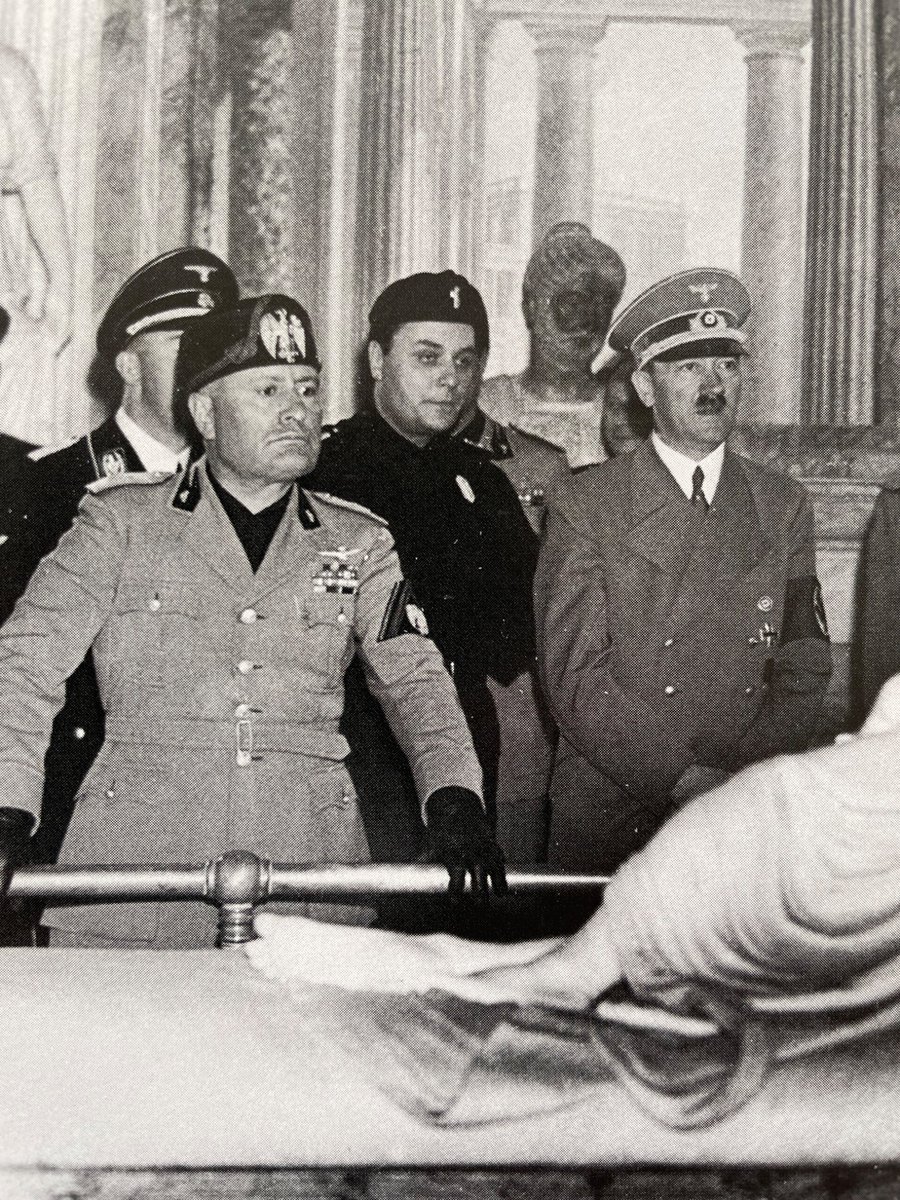 Sobre ultraderecha, fascistas y falangistas:
Herrera: "En el centro de este formidable movimiento anímico, cívico, patriótico y social, cual propulsor de la obra inmensa, la figura extraordinaria de BENITO MUSSOLINI, que llena la época contemporánea"– Herrera en Italia (1937):