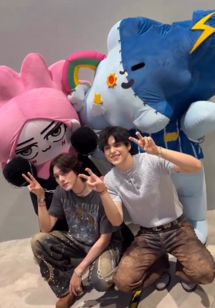 tear ᡣ𐭩ྀིྀི tweet media