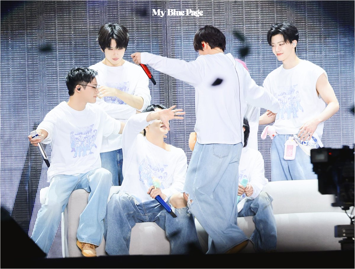 ᴍy ʙʟᴜᴇ ᴩᴀɢᴇ tweet media