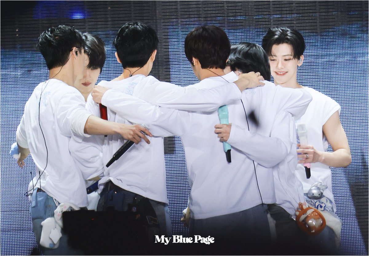 ᴍy ʙʟᴜᴇ ᴩᴀɢᴇ tweet media