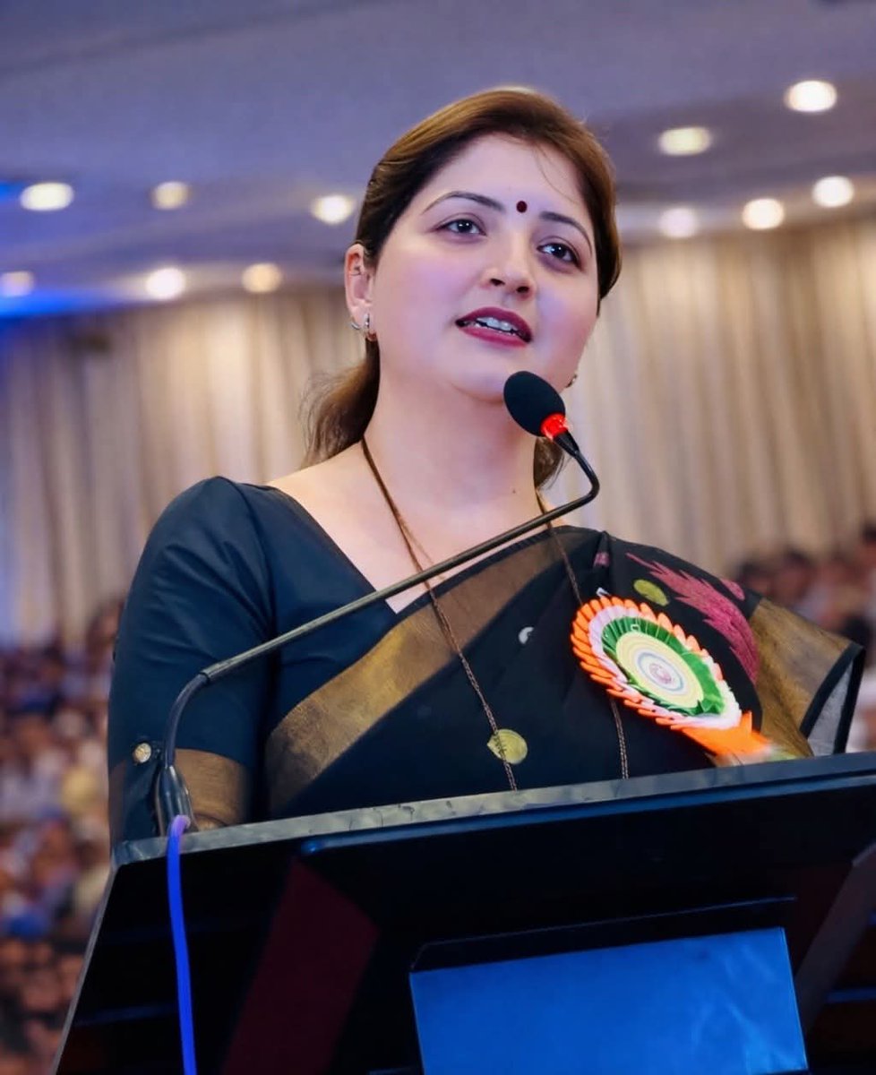 The Cricket Bite𓃵 tweet media