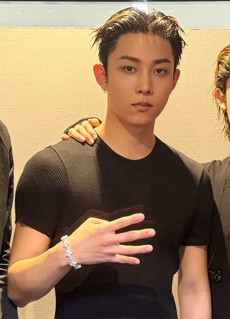 yang setuju semua gym di korea kita tutup angkat tangan ya sumpah ini mah aldi’s burger cempaka putih juicy luicy mahalini istrinya rizky febrian ayam panas special dada spicy pake telor