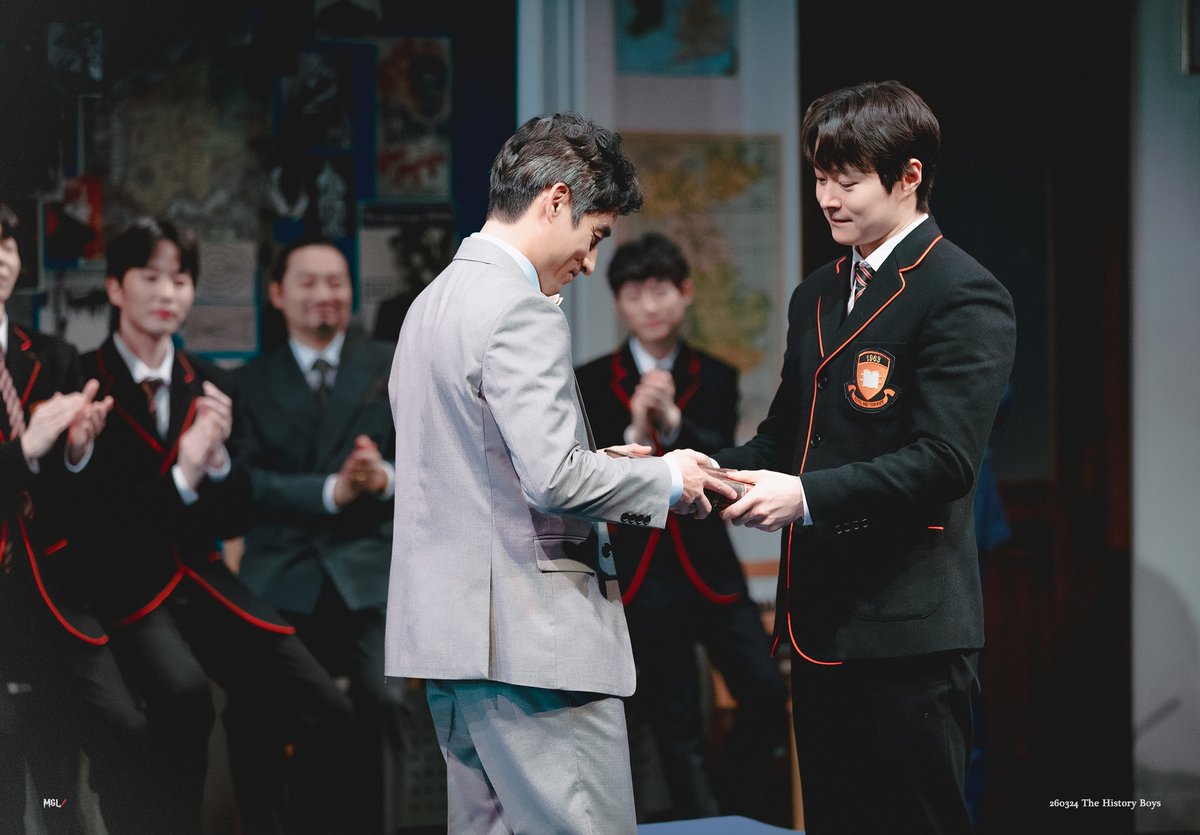 muggle_pic's tweet photo. 260324 히스토리 보이즈   
헥터ㅣ #정청민
교장ㅣ #김수환
포스너ㅣ #김기택
럿지ㅣ #홍순기
락우드ㅣ #차현성 https://t.co/GwgnZxfwgG