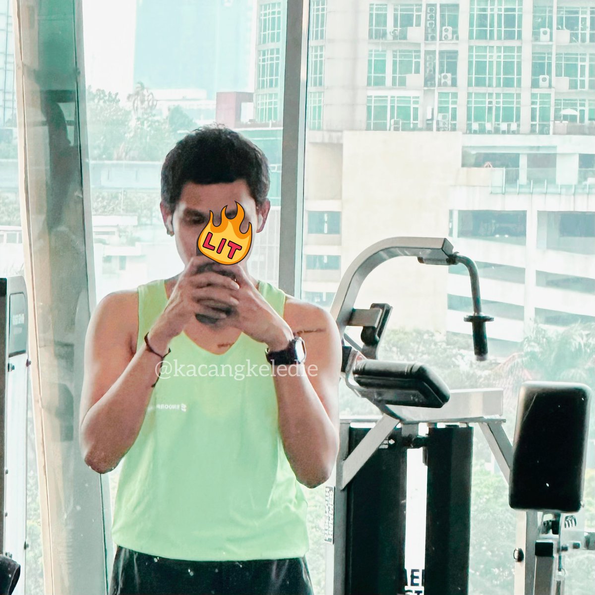 kacangkeledie's tweet image. same shirt.
different person.

terharu nemu foto ini karena lagi merasa "jelek" dan tiba2 nemu this foto lama jadi kembali bersyukur sudah membesar sedikit. when there's a will there's a way guyss 💚🩷