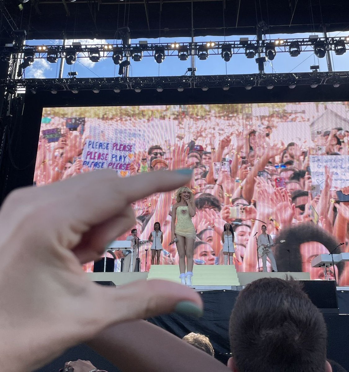 maddie⁷౨ৎ tweet media