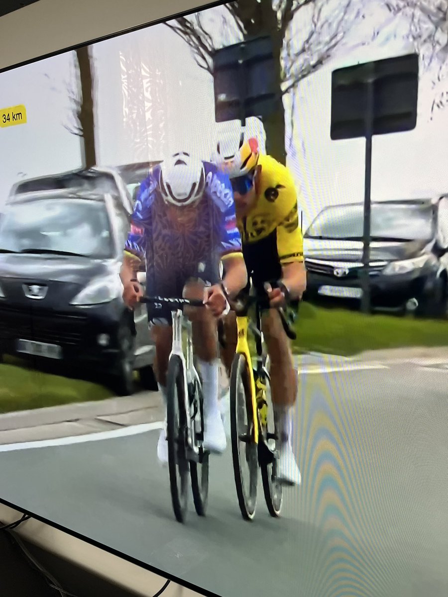 michael_hoebanc's tweet photo. Quoi que l’on en pense, On vit quand même une époque cycliste formidable 👍 https://t.co/JZvrMS9cr5