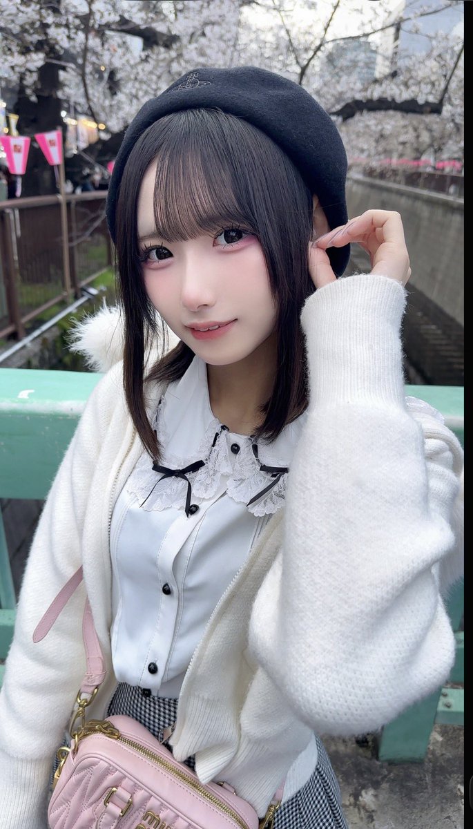 しう tweet media