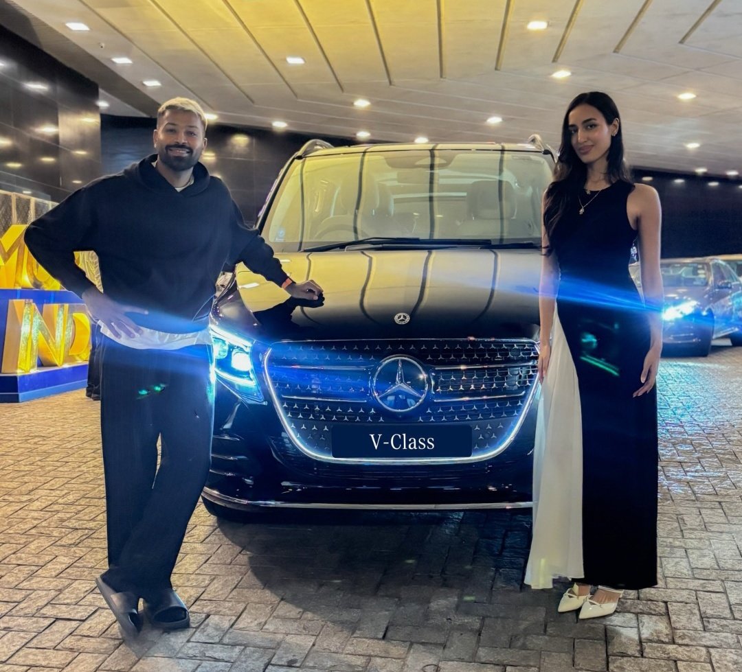 MissFilmyAddict's tweet image. Hardik Pandey Gifting Luxurious Cars to her GF Mahieka Sharma 

Even I IPL Matches We can see Mahieka Cheering for #HardikPandya 

#mahiekasharma #MIVsKKR #IPL2026