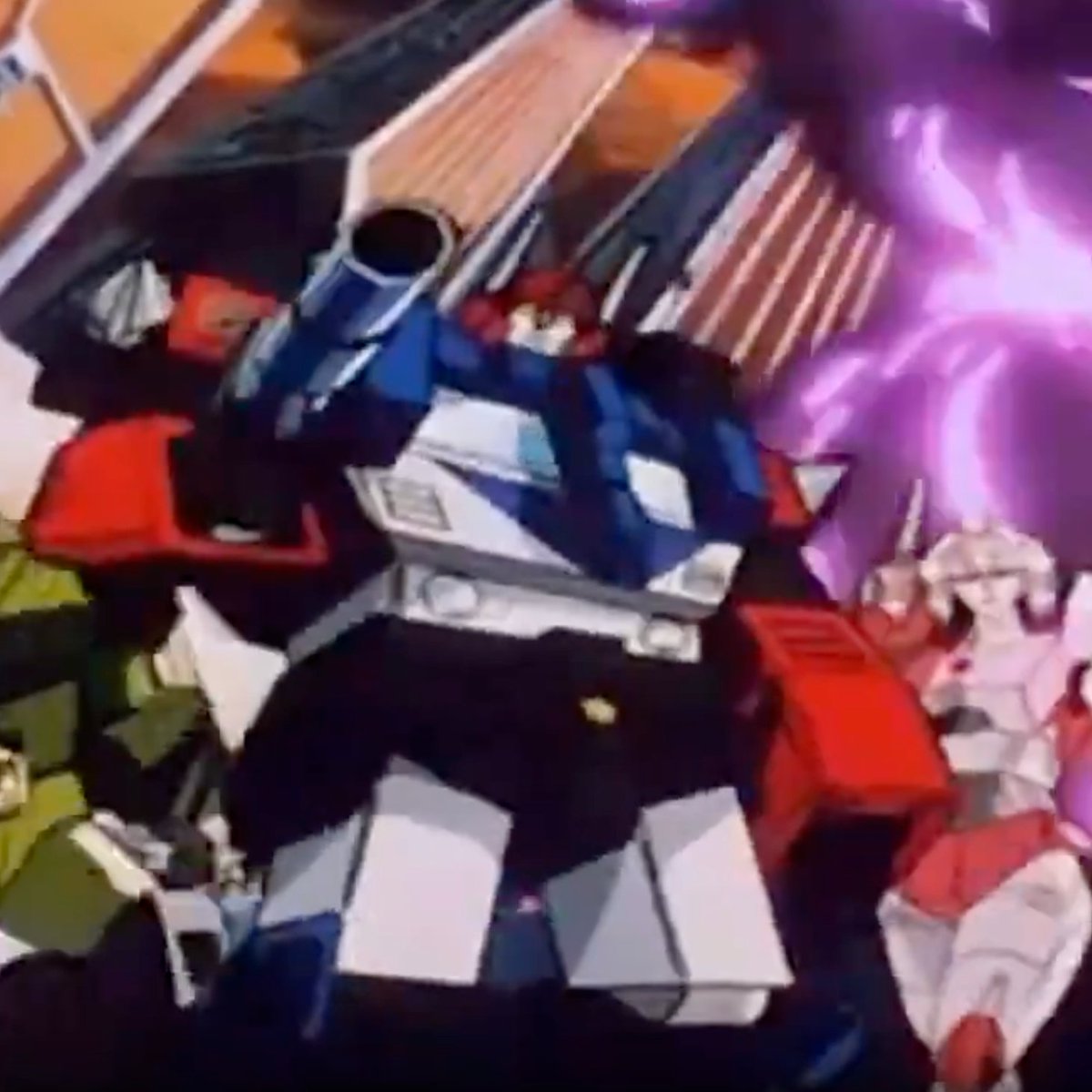 TF_Moments's tweet photo. seems like this character is actually the new Autobot leader, Ultra Magnus.

If the footage we're seeing is to be believed, it looks like he will change colours during the movie?

I wonder what the reason for this is?

25/6/1986 https://t.co/A0GW0Vf8S1