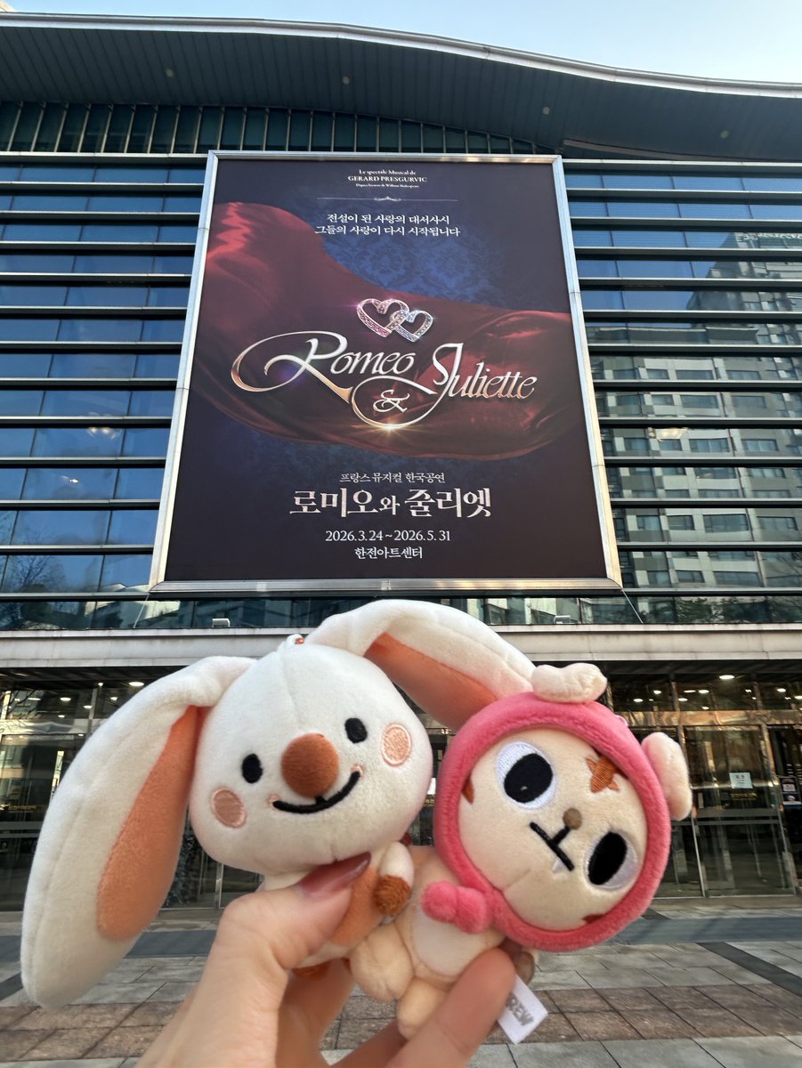 jm00zwb's tweet photo. 2公演目は룹미오の表現力に感動したし俳優さんも変わって雰囲気も違ってそれもまた楽しかった✨️
目の前で見る演技や歌すんごい迫力あるからみんなにも見てほしい(* ॑ᵕ  ॑*  )♡ https://t.co/TjoaiGWQTR