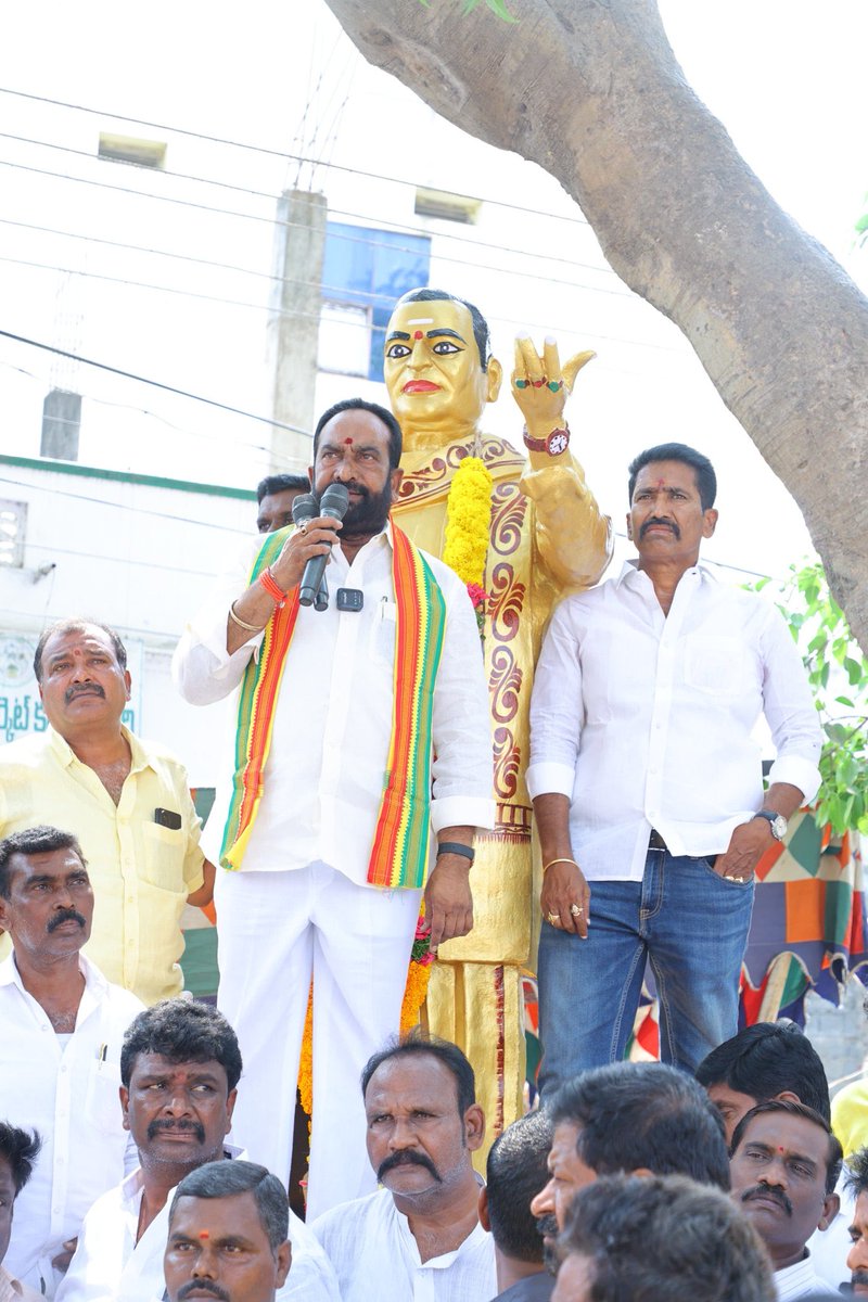 Nee vigraham nuvve open cheyyadam entra <a href="/iam_Julakanti/">Julakanti Brahmananda Reddy-JBR</a>? Sr NTR di pettochukada 😔 #TDPJokers