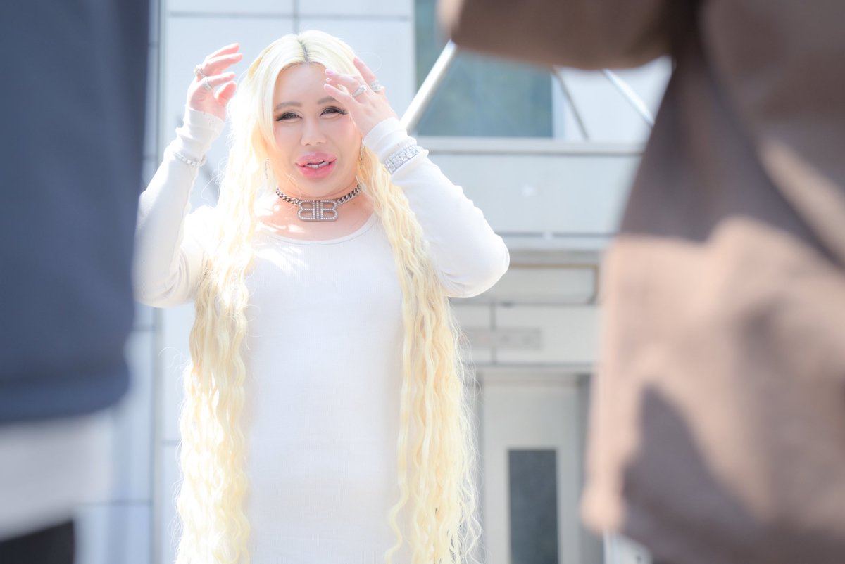 ota_ta_aaa's tweet photo. 3.29 新宿駅東南口

✨️🌹アレン様🌹✨️

AIちゃん。ロケ🎥

①

#アレン様
#AIちゃん https://t.co/nlgau9DkOh