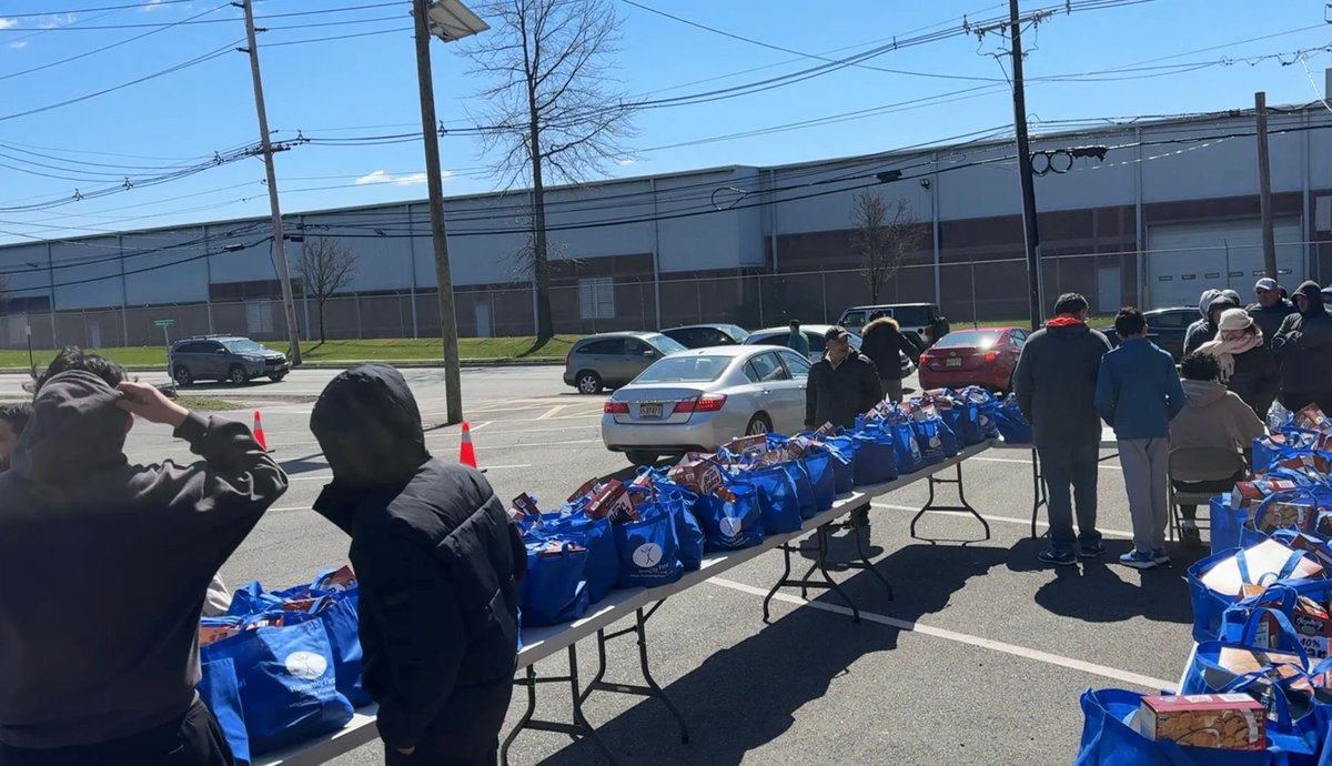 AMC_NorthJersey's tweet photo. With gratitude and love, the Humanity First and the Ahmadiyya Muslim Community of North Jersey were honored to serve 300+ families, distributing over 7,000 pounds of food to those in need.

Guided by the teachings of Promised Messiah Mirza Ghulam Ahmad and the leadership of His Holiness Hazrat Mirza Masroor Ahmad, our mission remains simple: to serve humanity with compassion and build peace in our communities.

Love for all Hatred for None. @Ahmadiyya @HFUSA @TrueIslamUSA @NJGov @CoryBooker @AndyKimNJ @GovSherrillNJ
