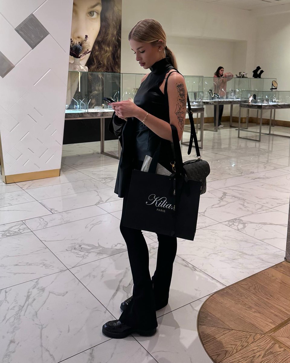 Maria6s8 tweet picture