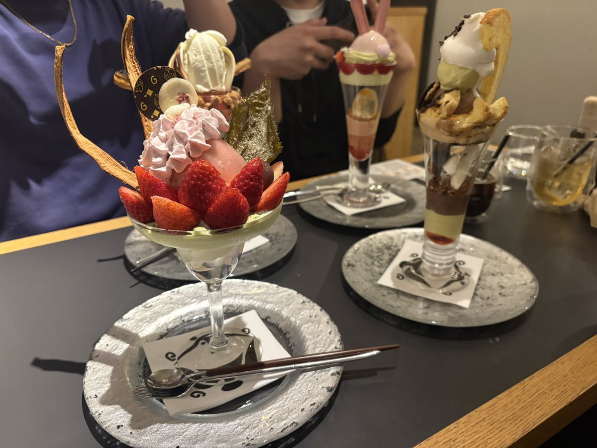 そういえば今週もパフェ食ってた
この季節はいちごが美味しくていいね