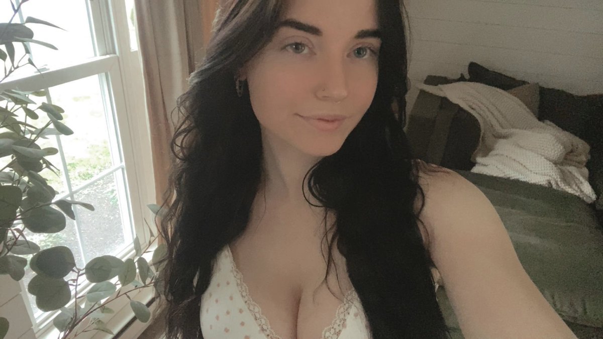 ｡ﾟ☆ * Em ☽ .* ☆ﾟ tweet media