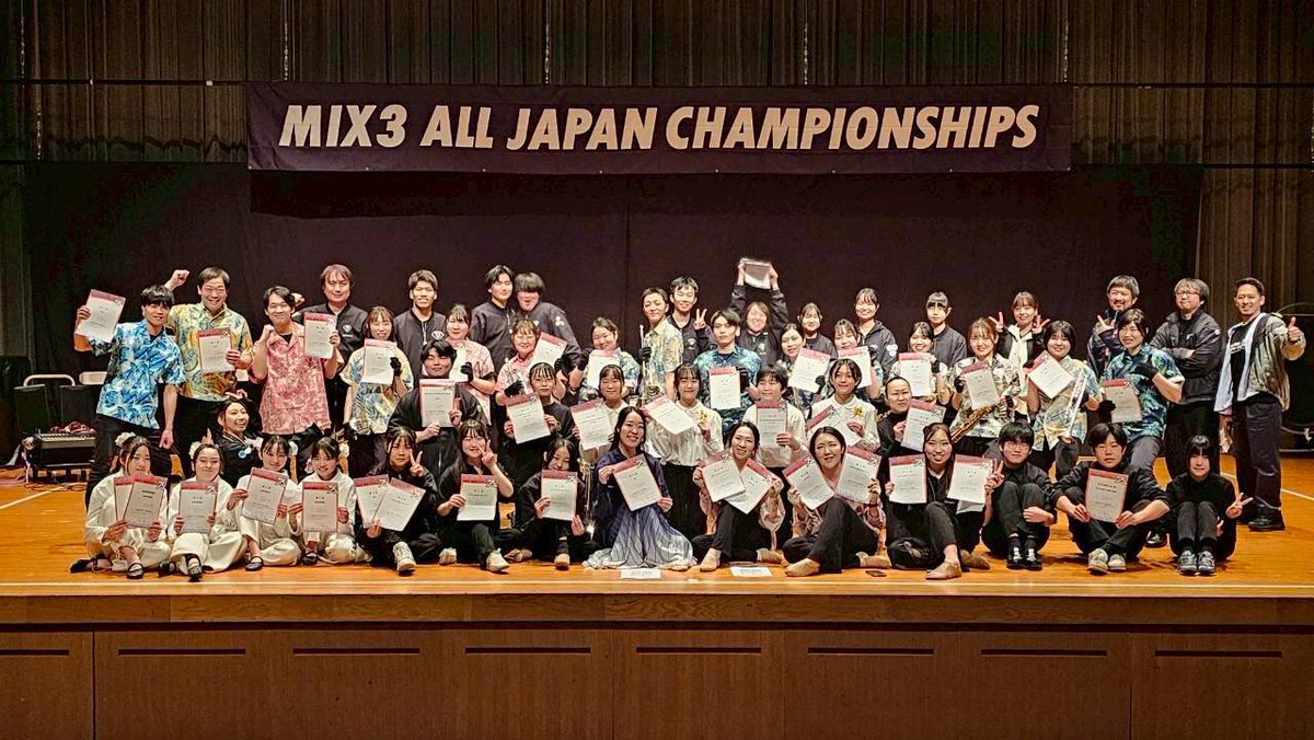 DER GLANZ tweet media