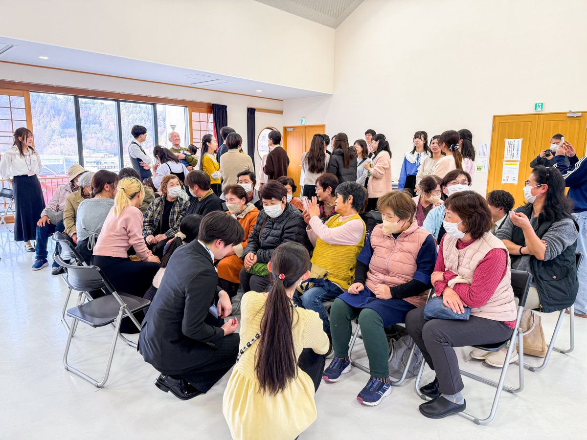 kokohanaproject's tweet photo. 2日目は田村市へ移動し、都路公民館での演奏。お客様の反応を間近で感じながら、音楽を共有できる喜びに満ちた時間でした。三春交流館まほらホールの皆様、出演合唱団の皆様、先生方、ホップジャパンの皆様、三春町、田村市公演にあたりご尽力いただいた皆様、貴重な機会をありがとうございました！ https://t.co/SX4GalN1b7
