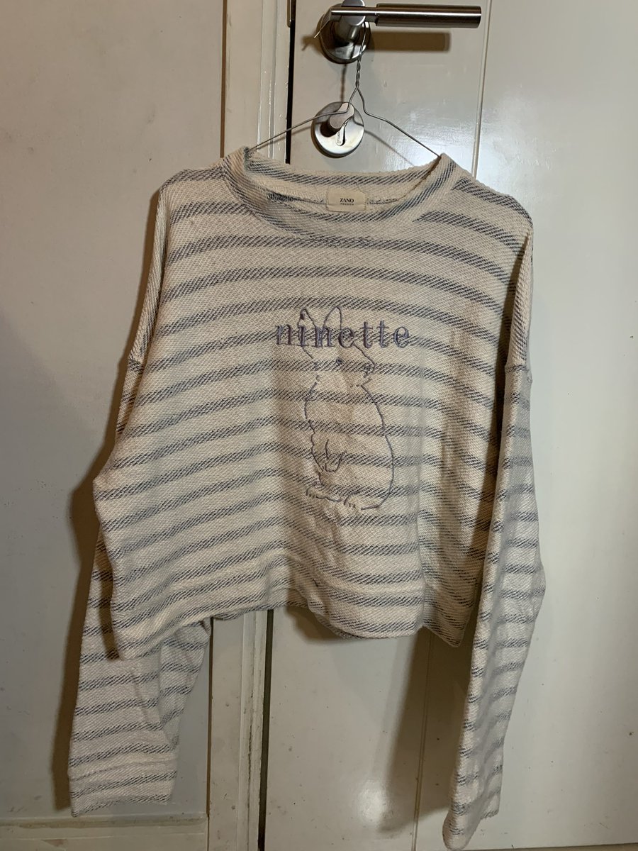 jenocartz's tweet photo. 1. knit its ninette stripe 25k
2. blouse hitam putih crop 25k
3. batik biru 25k https://t.co/L6KRbY6I1c
