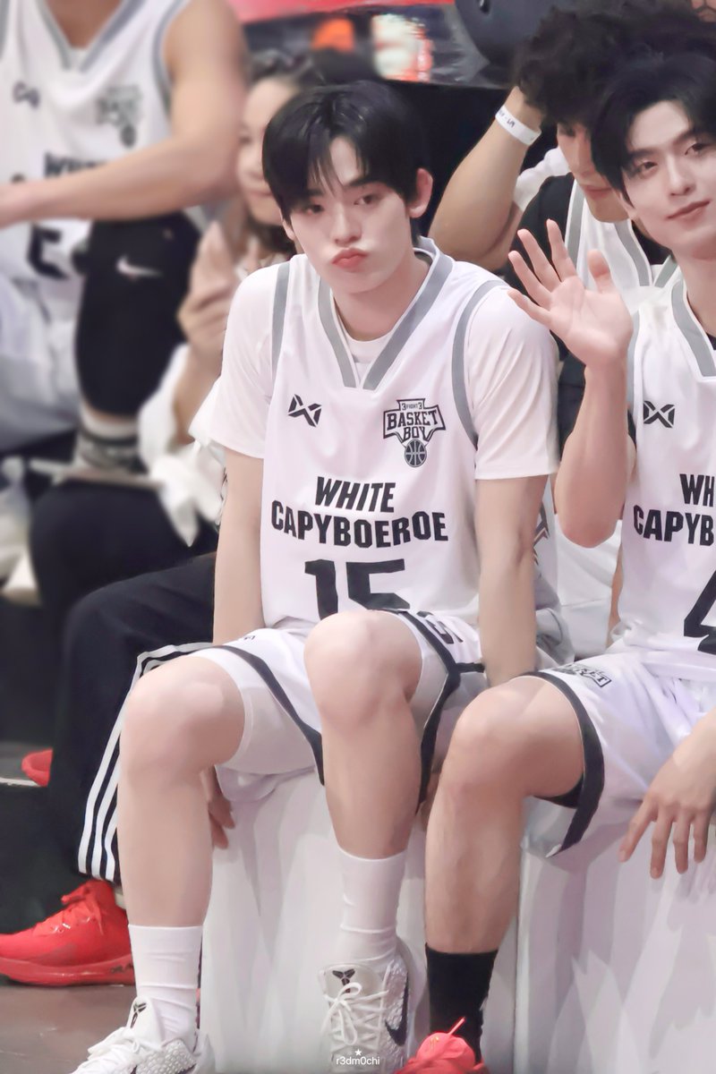 nongred🫕* tweet media