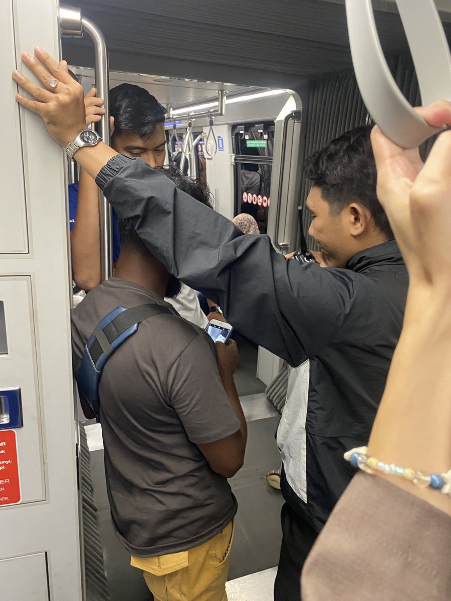 mimi 🐾 tweet media