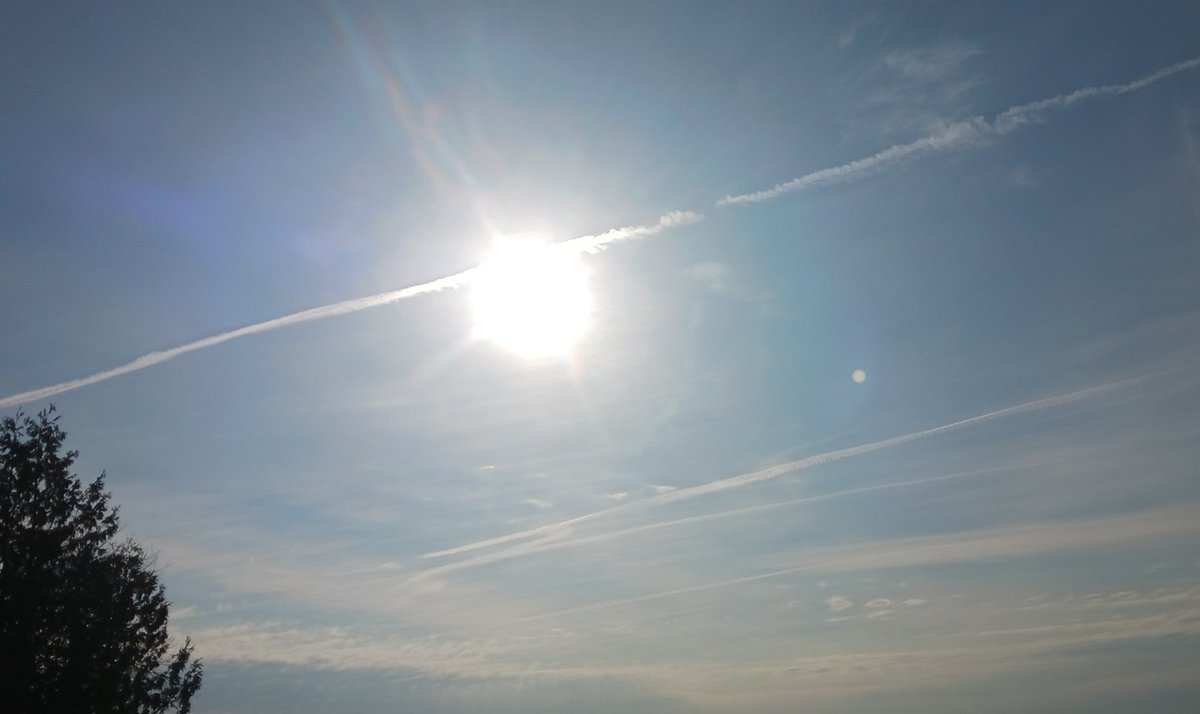 TessierChe97828's tweet photo. Morning assaults 😕
#geoengineering #sundimming #chemtrails https://t.co/imfs9Y1SBE