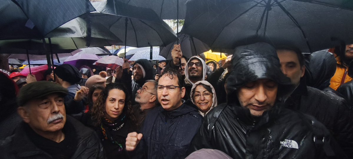 🔴Sendikamızın Genel Başkanı Özkan Atar, Genel Sekreteri Ali Çeltek ve Genel Örgütlenme Sekreteri Fehmi Elmacı, uzmanlarımız ve üyelerimizle birlikte hapisteki gazetecilere özgürlük talebimizi yükseltmek, haber alma hakkımızı savunmak için İstanbul Kadıköy’de gerçekleştirilen