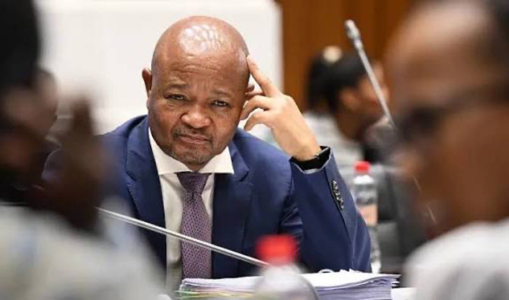 Man’s NOT Barry Roux tweet media