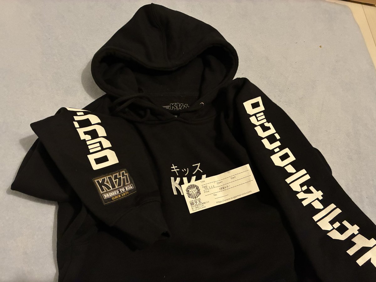 cheaptrack's tweet photo. 28日はアメリカから購入したパーカーを着て
巣鴨の獅子王にKISS三昧のライブを楽しみにしていたけど、訳あって一つバンドさんを観て帰宅しちゃいました😢
演奏しているバンドさんも顔見知りのKISS ARMYさん達楽しそうだったなぁ。
帰宅して、千成屋のあんバターどら焼き
食べて休みました https://t.co/11kTTkrf4i